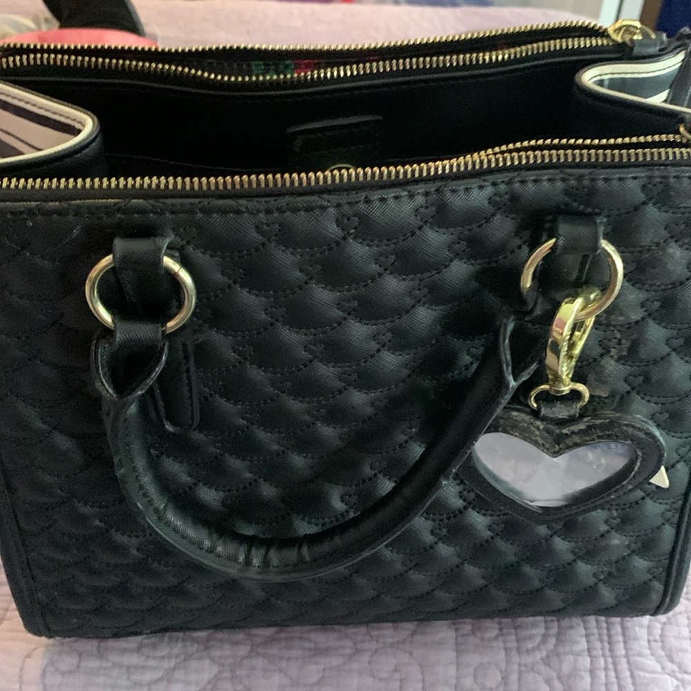 Cute black and white no name bag/purse